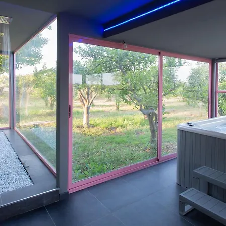 Il Giardino Dei Limoni 8, Emma