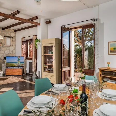 Villa Il Giardino Dei Limoni 8, Emma *