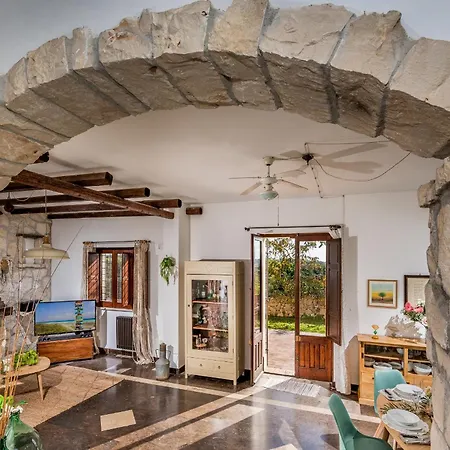 Villa Il Giardino Dei Limoni 8, Emma *